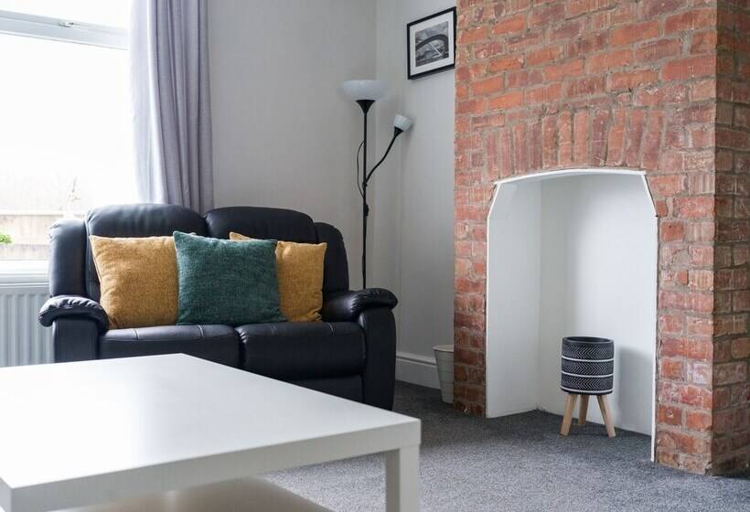 레지던스 East House Inviting 3 Bed Stakeford