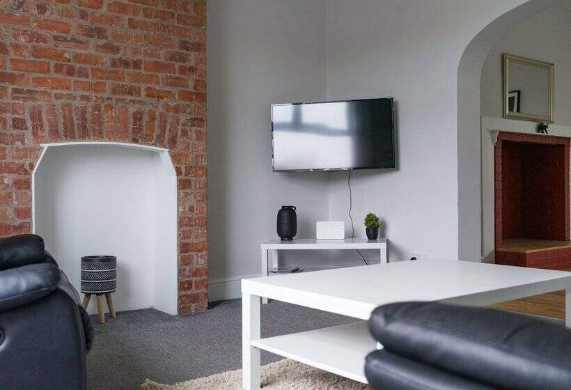 레지던스 East House Inviting 3 Bed Stakeford