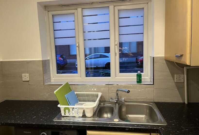 إقامة Entire Captivating 2 Bed House In Manchester