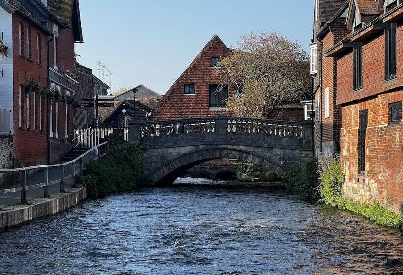 Резиденция Charming 4 Bed House In Winchester,free Parking