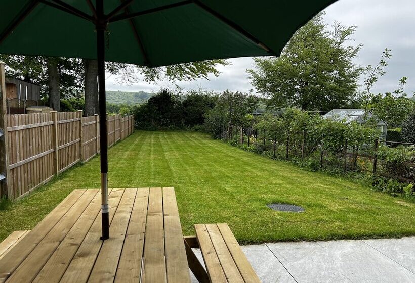 Резиденция Charming 4 Bed House In Winchester,free Parking