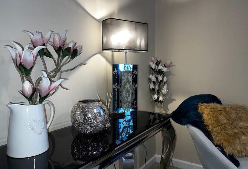 Резиденция Charming 4 Bed House In Winchester,free Parking