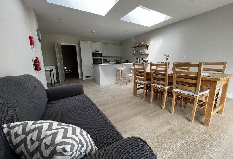 Резиденция Charming 4 Bed House In Winchester,free Parking