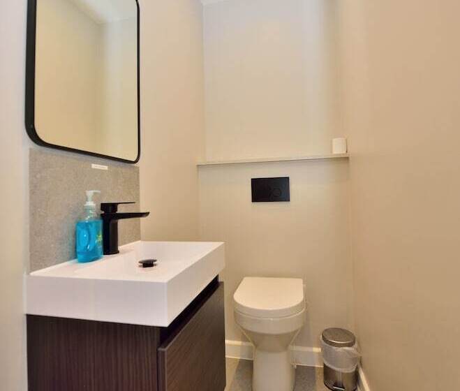 Резиденция Charming 4 Bed House In Winchester,free Parking