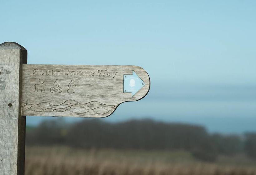 Резиденция Charming 4 Bed House In Winchester,free Parking