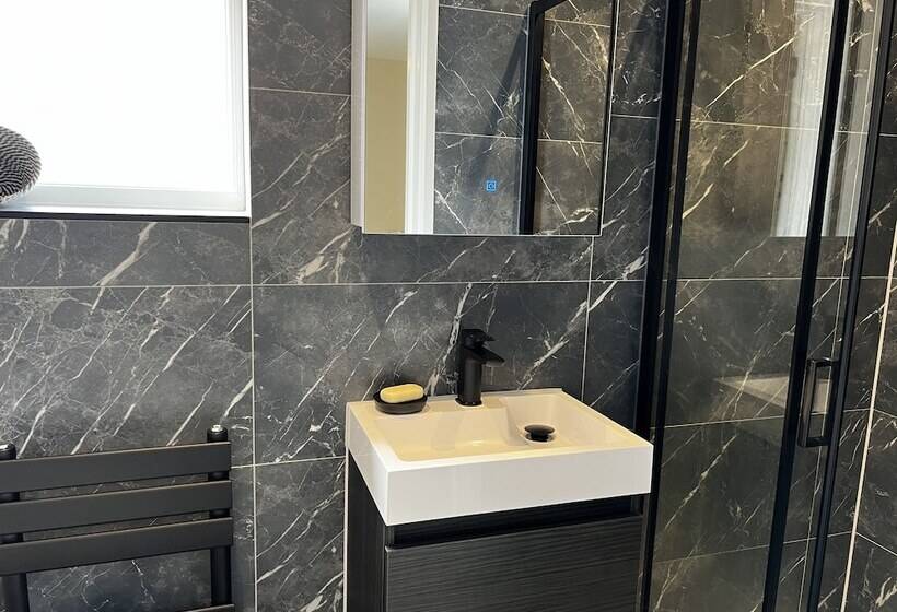 Резиденция Charming 4 Bed House In Winchester,free Parking