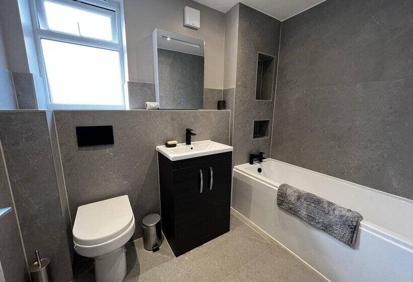 Резиденция Charming 4 Bed House In Winchester,free Parking