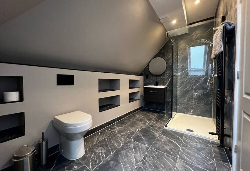 Резиденция Charming 4 Bed House In Winchester,free Parking