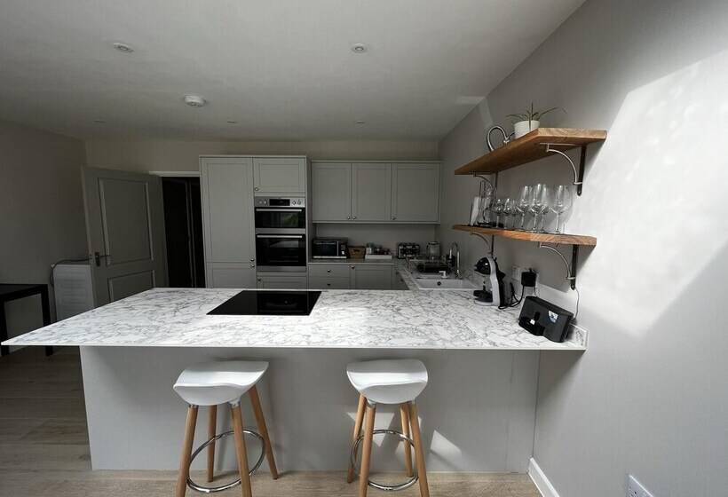 Резиденция Charming 4 Bed House In Winchester,free Parking