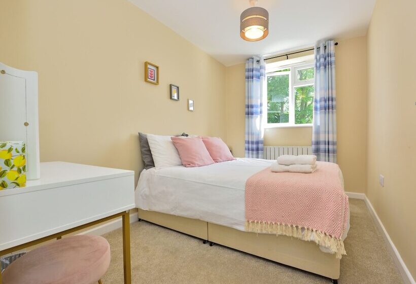 Резиденция Charming 4 Bed House In Winchester,free Parking