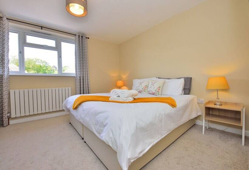 Резиденция Charming 4 Bed House In Winchester,free Parking