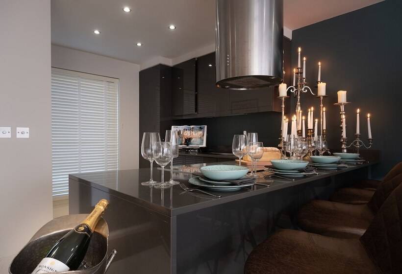 דירת נופש Luxury 2 Bed House In Cheltenham