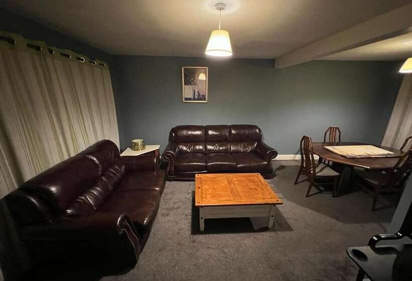 اقامتگاه Remarkable 3 Bed House In Westcliff On Sea