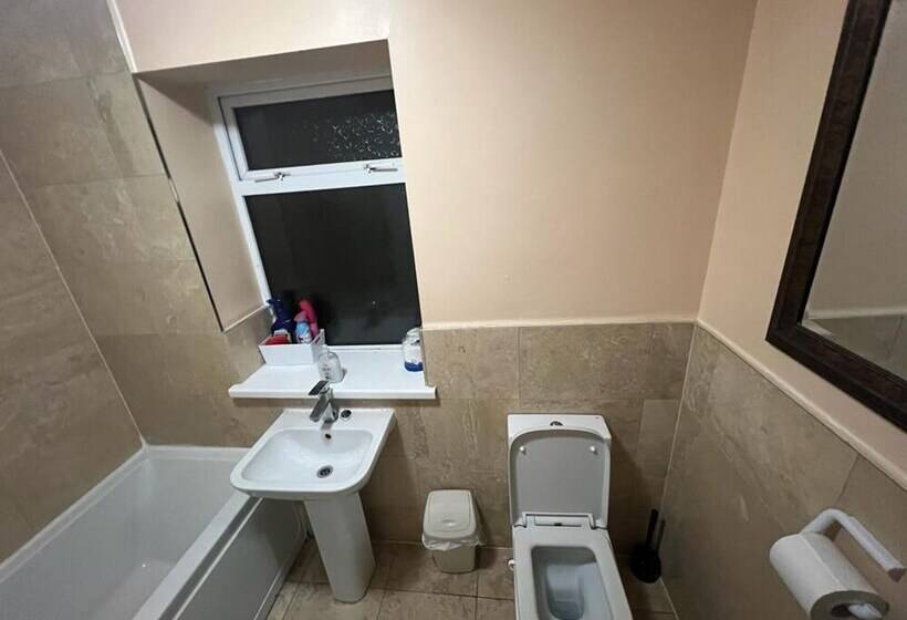 レジデンス Remarkable 3 Bed House In Westcliff On Sea