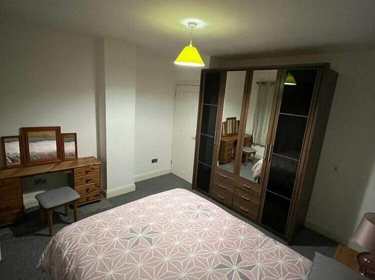 レジデンス Remarkable 3 Bed House In Westcliff On Sea