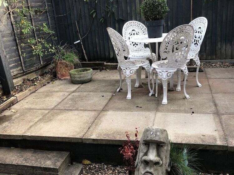 住所  Stylish Townhouse In Bury St Edmunds Centre