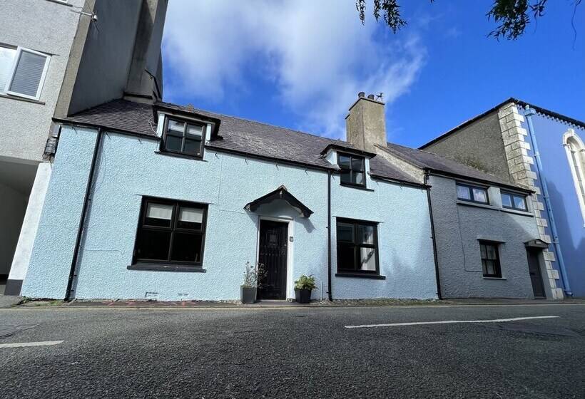 إقامة Traditional Cottage  Beams, Log Burner & Sea Views