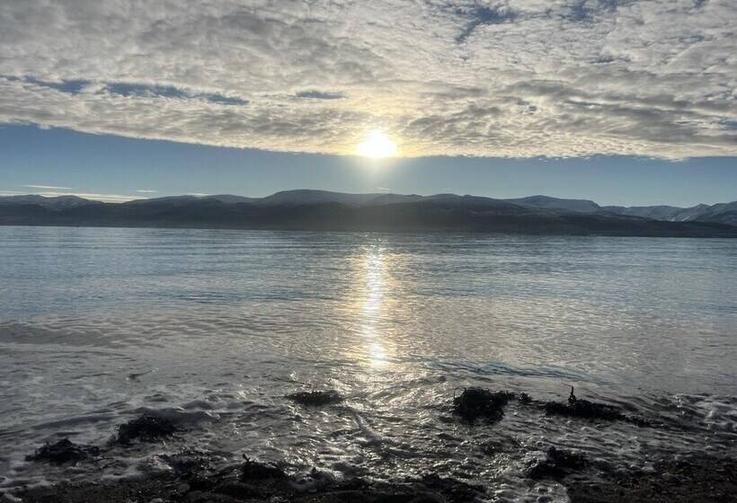إقامة Traditional Cottage  Beams, Log Burner & Sea Views