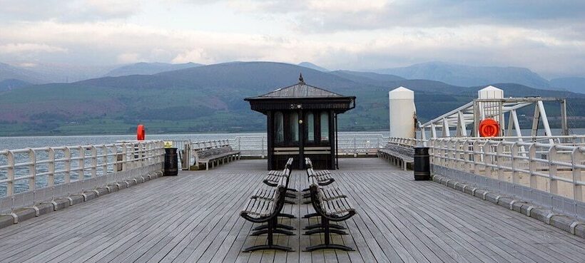 إقامة Traditional Cottage  Beams, Log Burner & Sea Views
