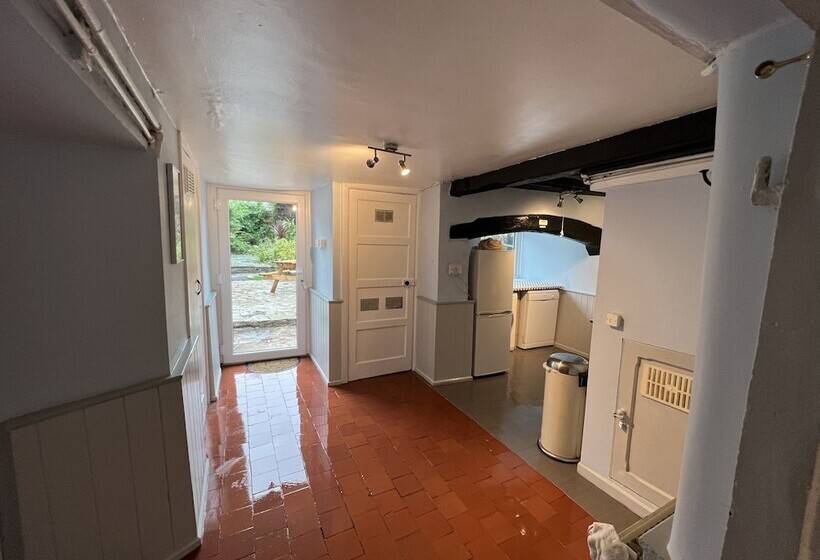 إقامة Traditional Cottage  Beams, Log Burner & Sea Views