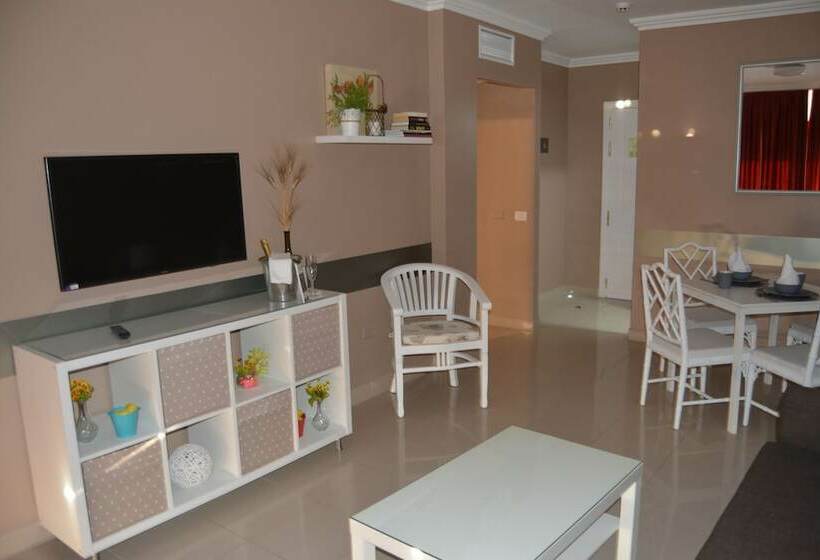 Residencial La Quinta Park Suites