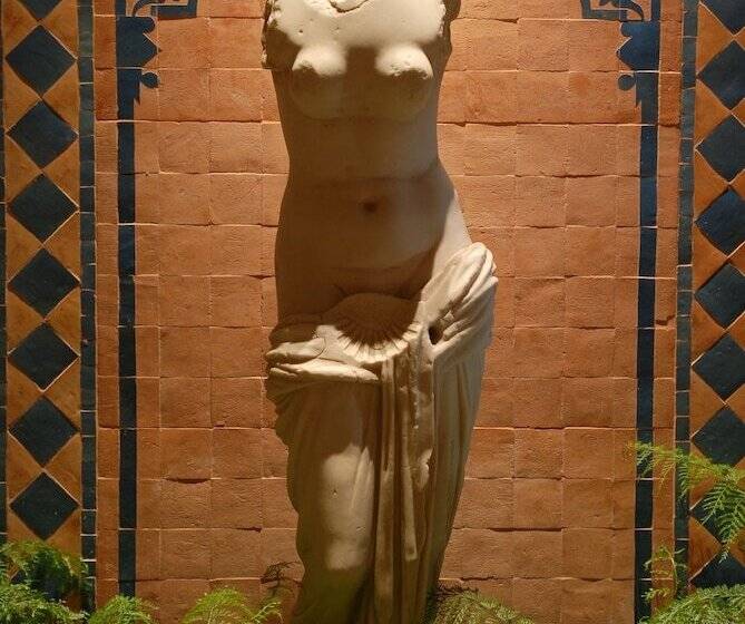 Residencial La Quinta Park Suites