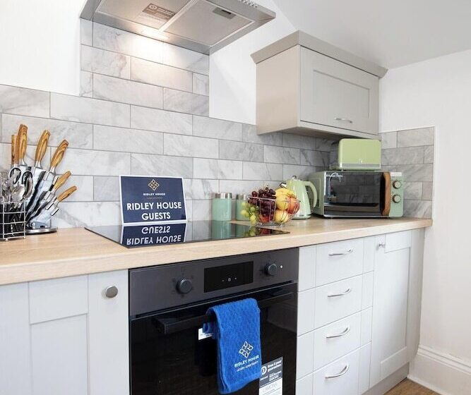 Ridley House Apartments