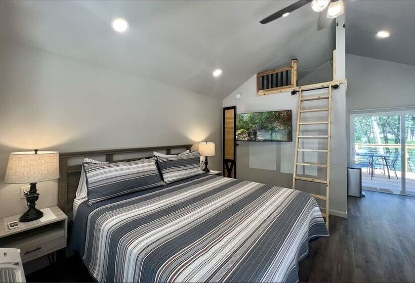 Rogue River Resort