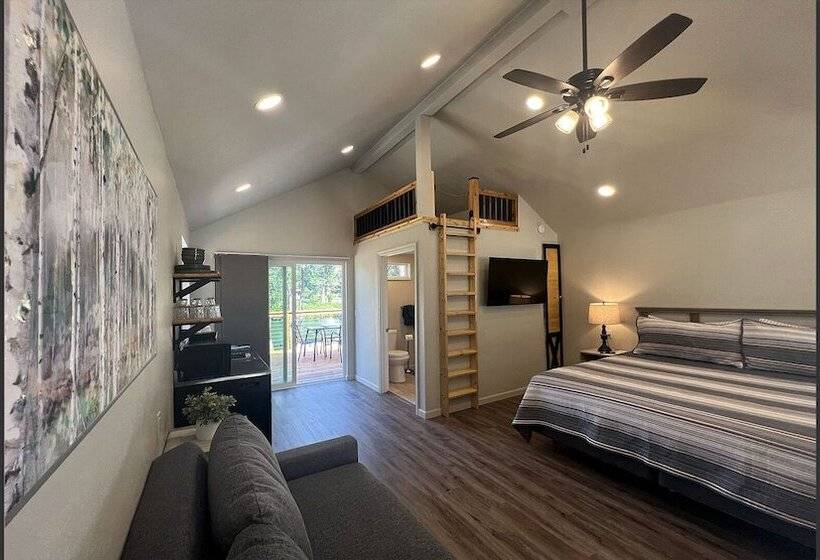 Rogue River Resort