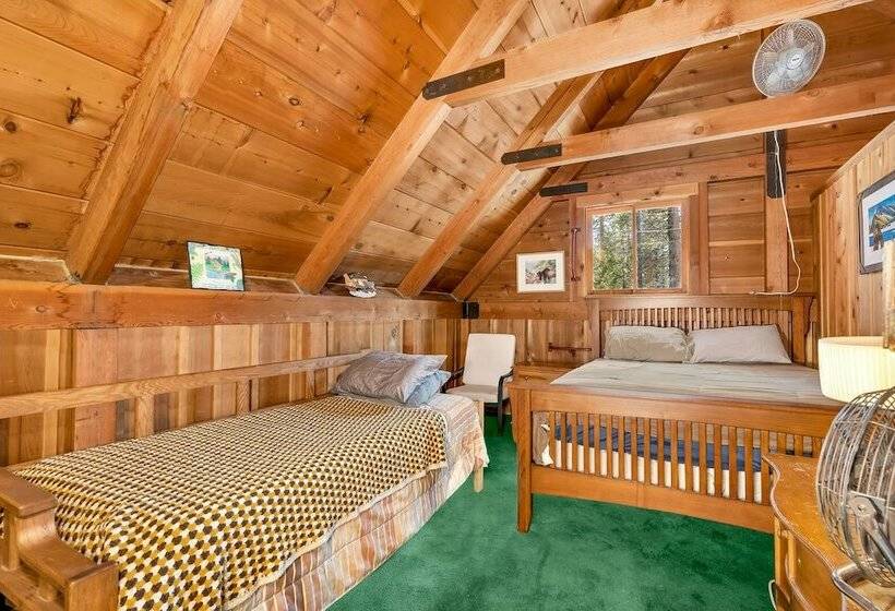 Rustic Knotty Pine Minutes To The Water!