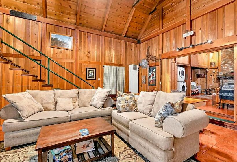 Rustic Knotty Pine Minutes To The Water!