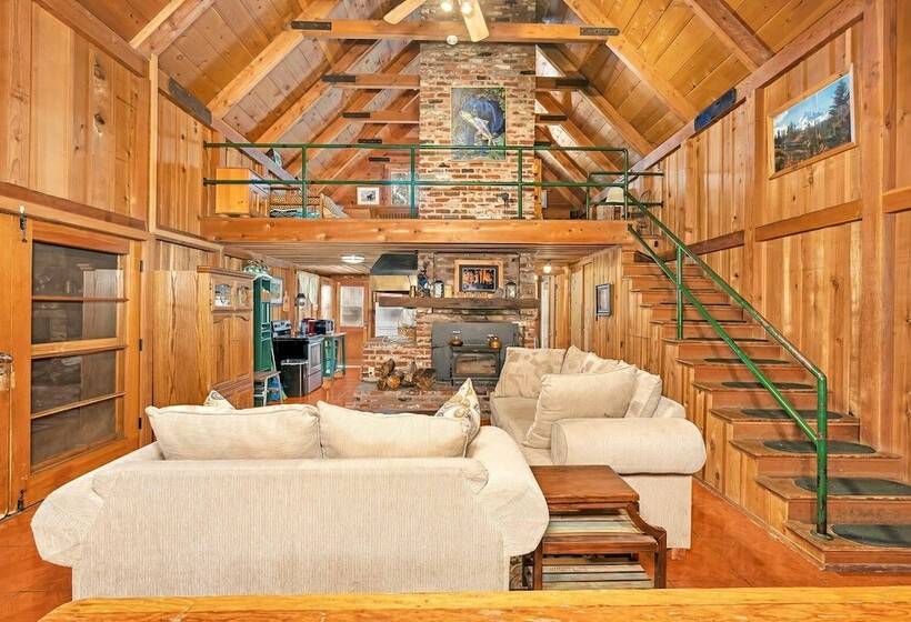 Rustic Knotty Pine Minutes To The Water!