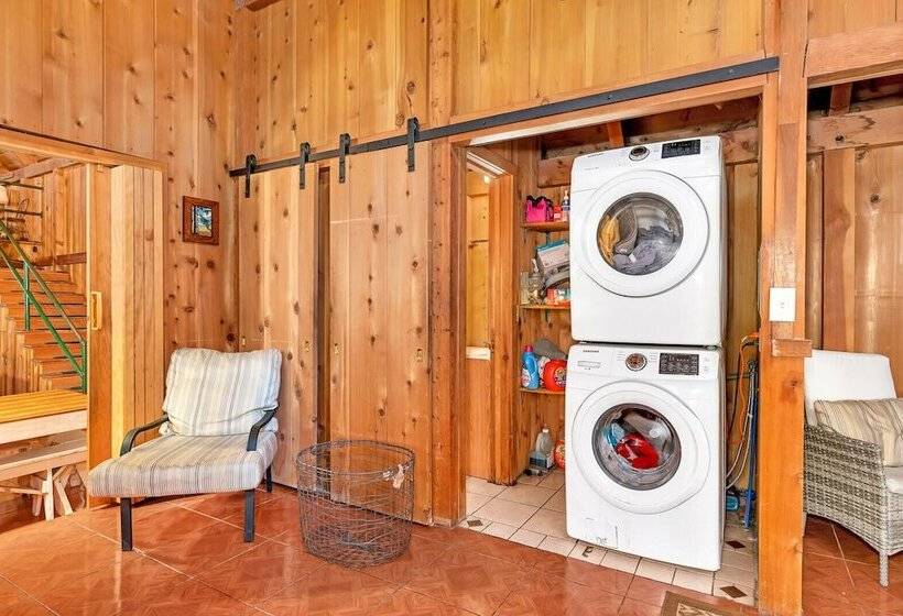 Rustic Knotty Pine Minutes To The Water!