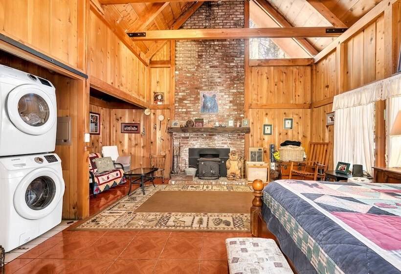 Rustic Knotty Pine Minutes To The Water!