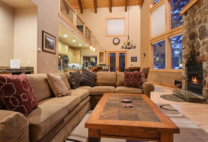 Skislope Sanctuary Close To Outdoor Activities