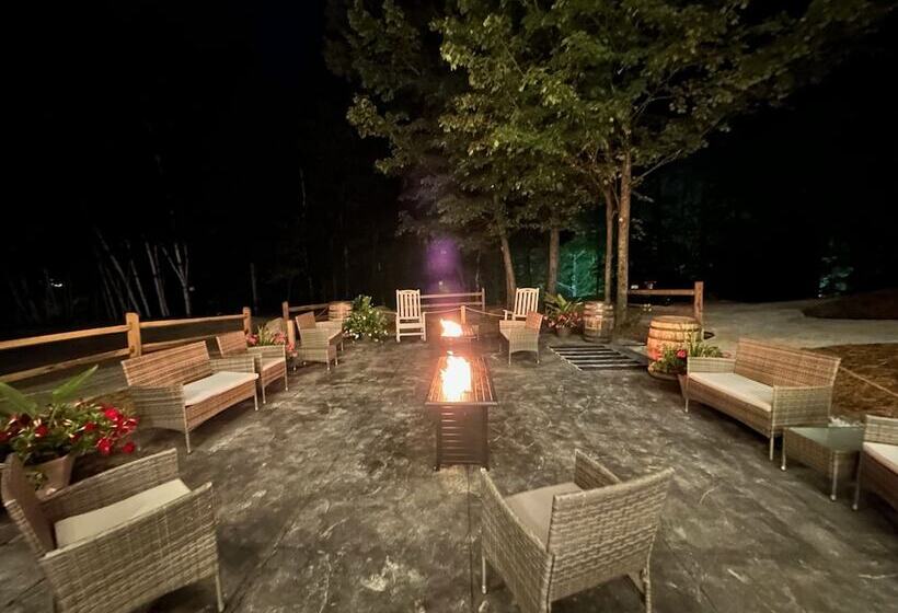 The Birch Ridge: 3 Guest Rooms W/ Ensuite Baths, Fireplaces, Jacuzzi Tubs, Hot Tub & More! Block C 3