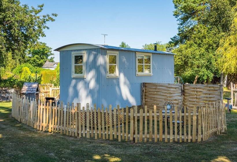 The Hideaway Hut 1 Bed Shepherds Hut Hereford