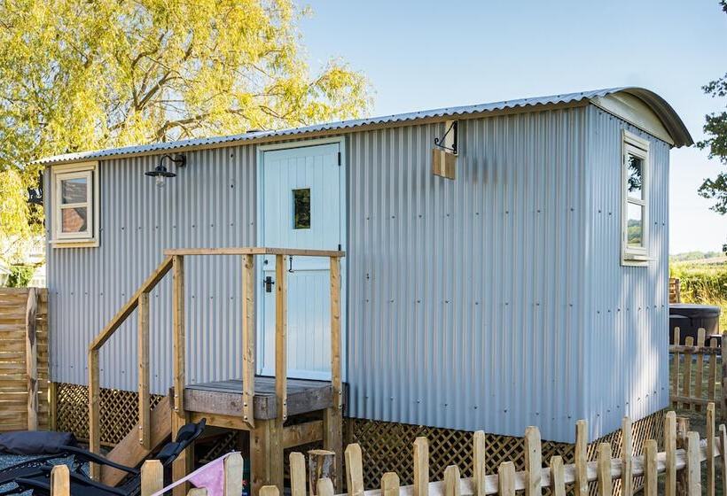 The Hideaway Hut 1 Bed Shepherds Hut Hereford
