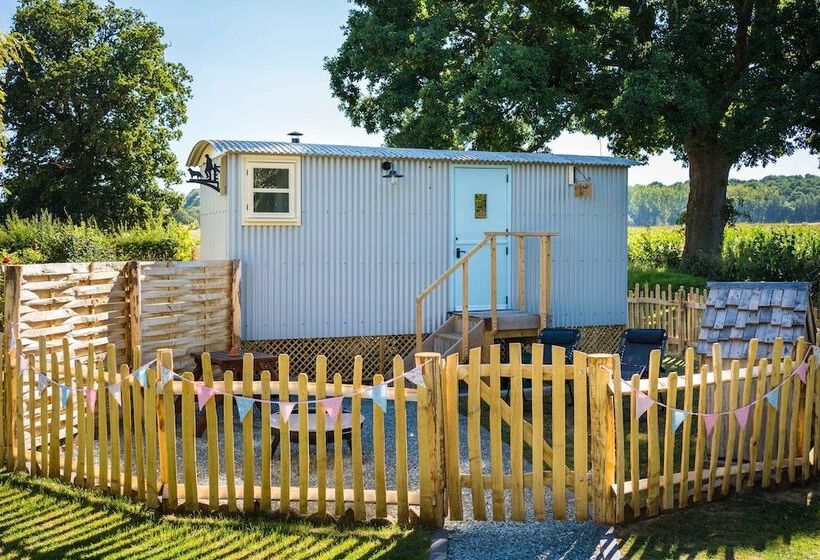 The Hideaway Hut 1 Bed Shepherds Hut Hereford