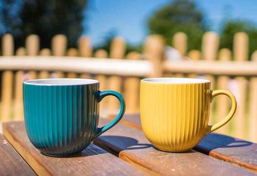 The Hideaway Hut 1 Bed Shepherds Hut Hereford