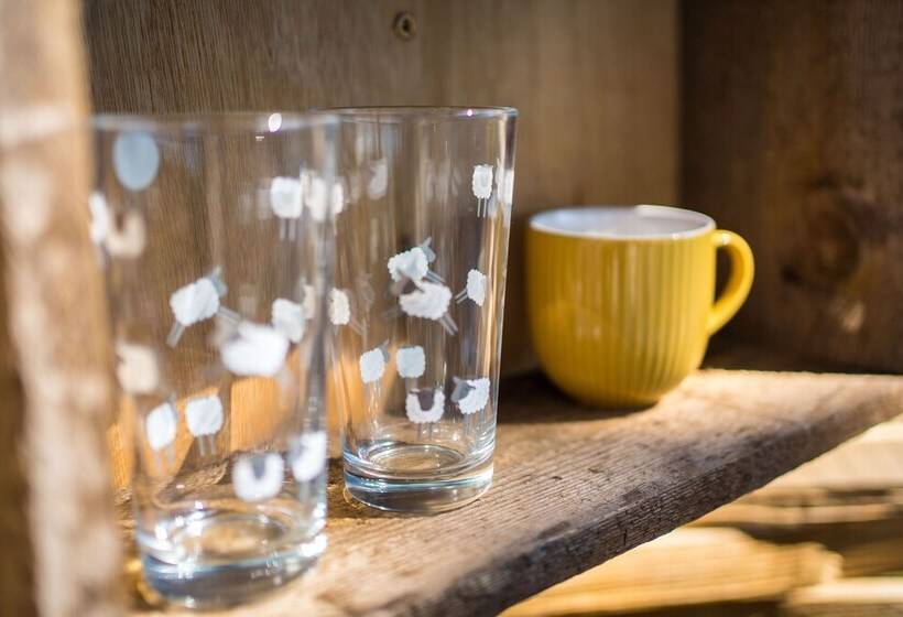 The Hideaway Hut 1 Bed Shepherds Hut Hereford