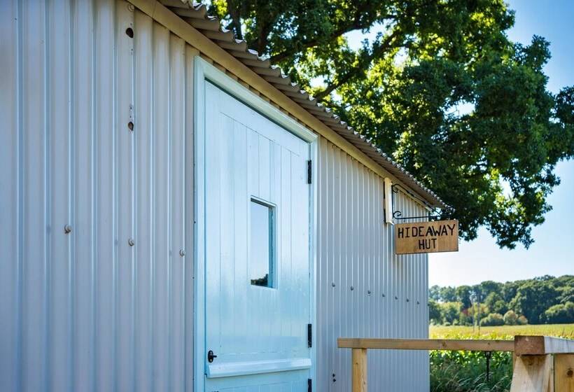 The Hideaway Hut 1 Bed Shepherds Hut Hereford