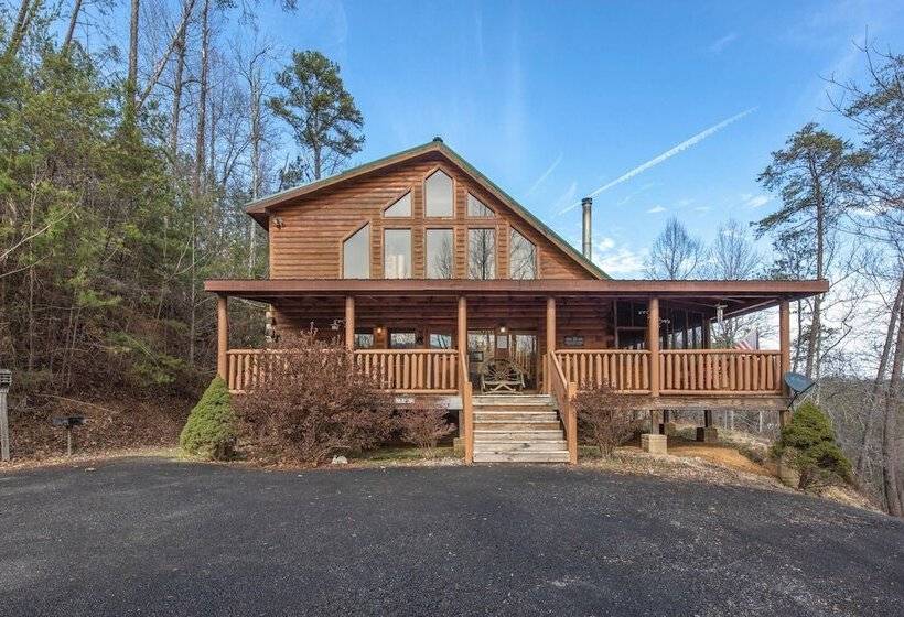 Woodland Wonder W/ Hot Tub And Pool Table!