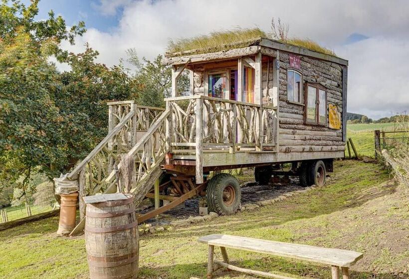 2x Double Bed   Glamping Wagon, Dalby Forest