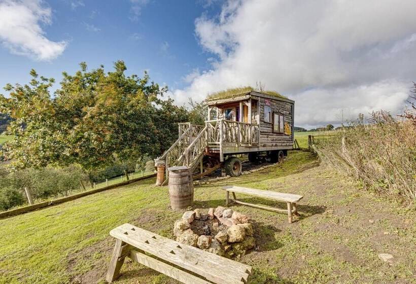 2x Double Bed   Glamping Wagon, Dalby Forest