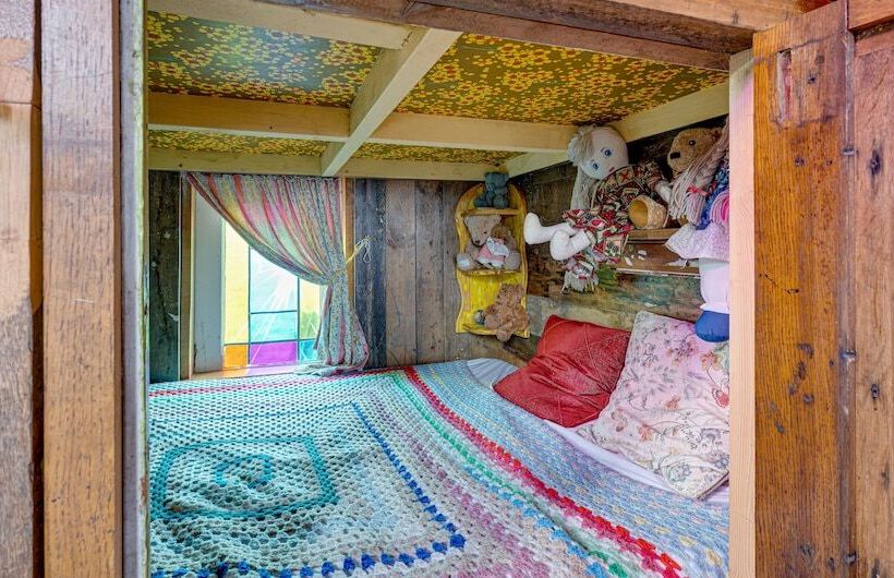 2x Double Bed   Glamping Wagon, Dalby Forest