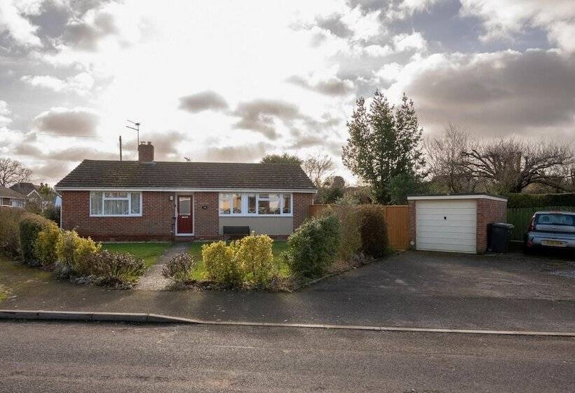 3 Bed Renovated Bungalow  3 Car Or Rv Pkg  Garden