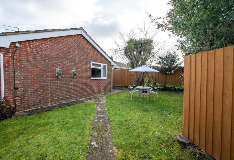 3 Bed Renovated Bungalow  3 Car Or Rv Pkg  Garden