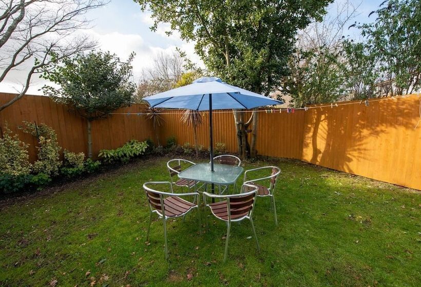 3 Bed Renovated Bungalow 3 Car Or Rv Pkg Garden