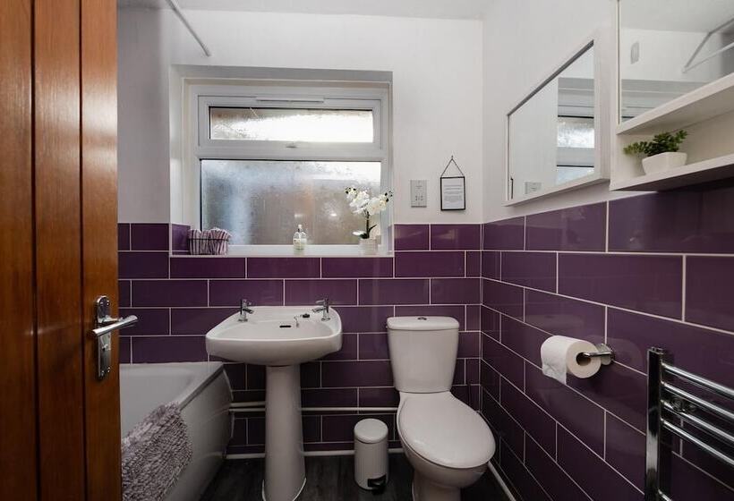 3 Bed Renovated Bungalow  3 Car Or Rv Pkg  Garden